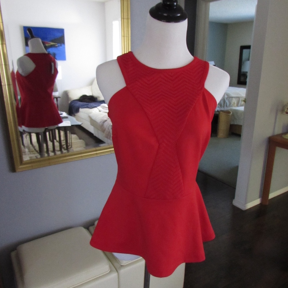 VERY FLATTERING TOP!