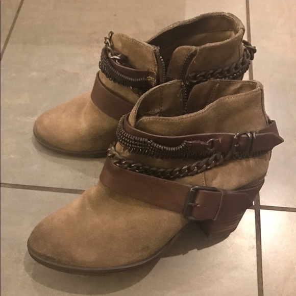 Trouve brown ankle booties w/ metal detail. Size 6 - Picture 4 of 4