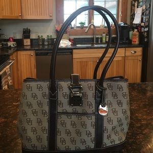 Dooney & Bourke purse
