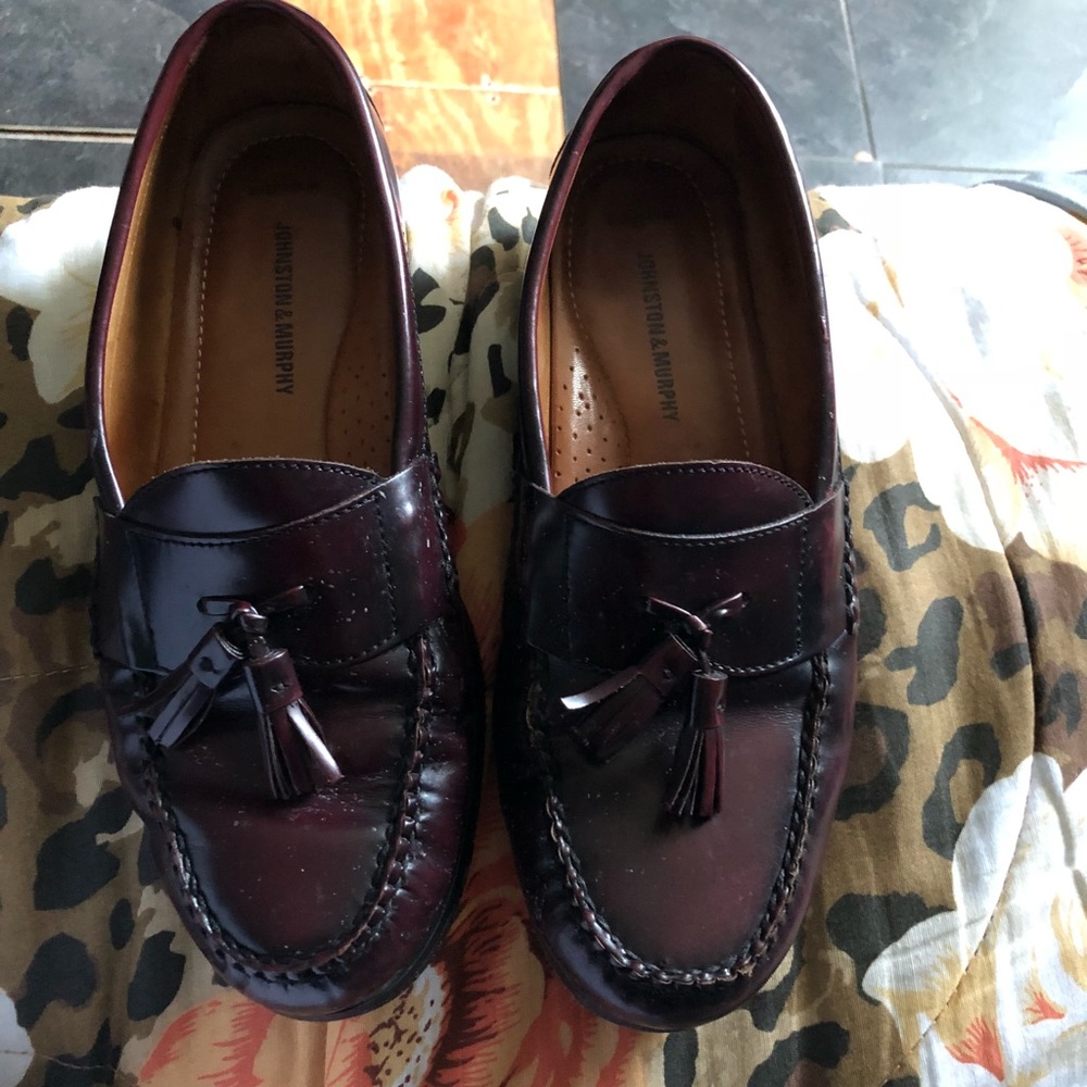 Johnston & Murphy size 9 look like new