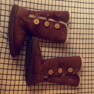 UGG Women’s Bailey Button