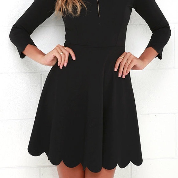 Black dress w/ scalloped design - Picture 3 of 6