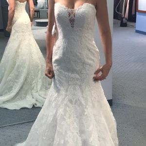 Brand new wedding gown.