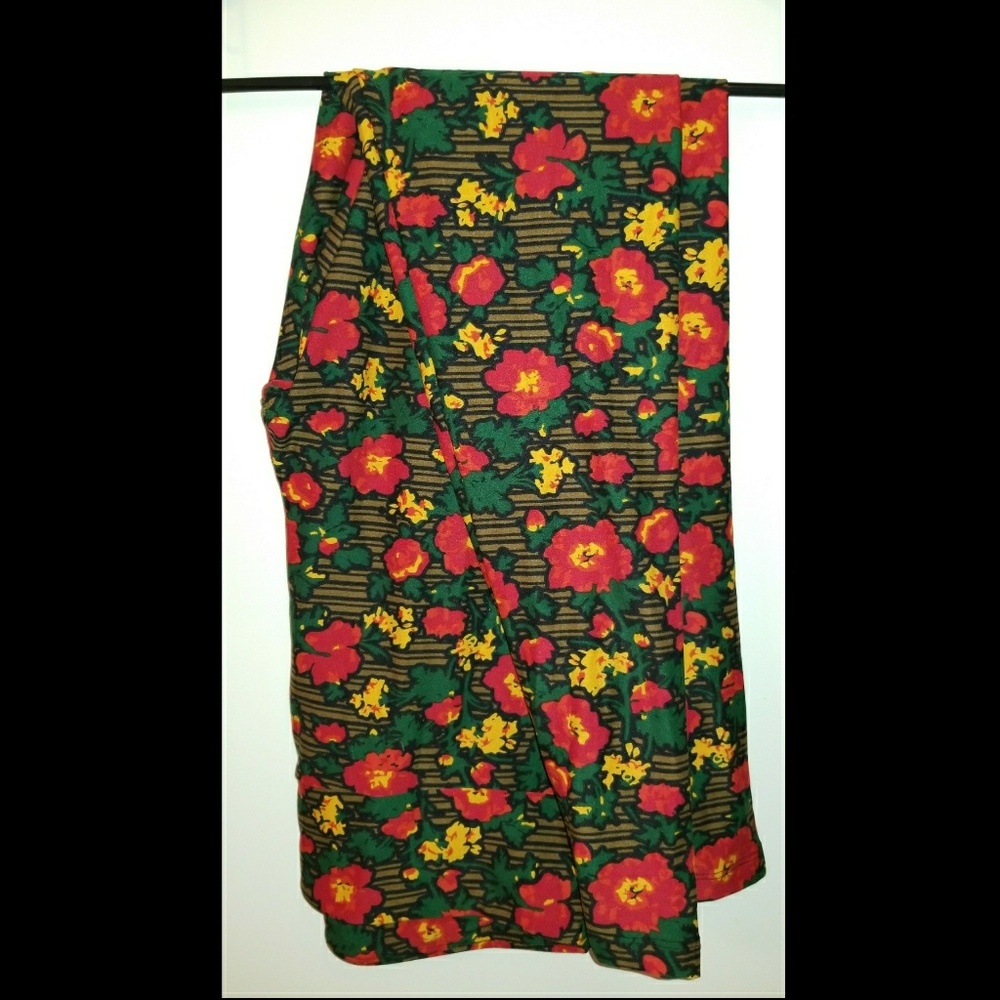 NWOT Lularoe TC Poppy Leggings