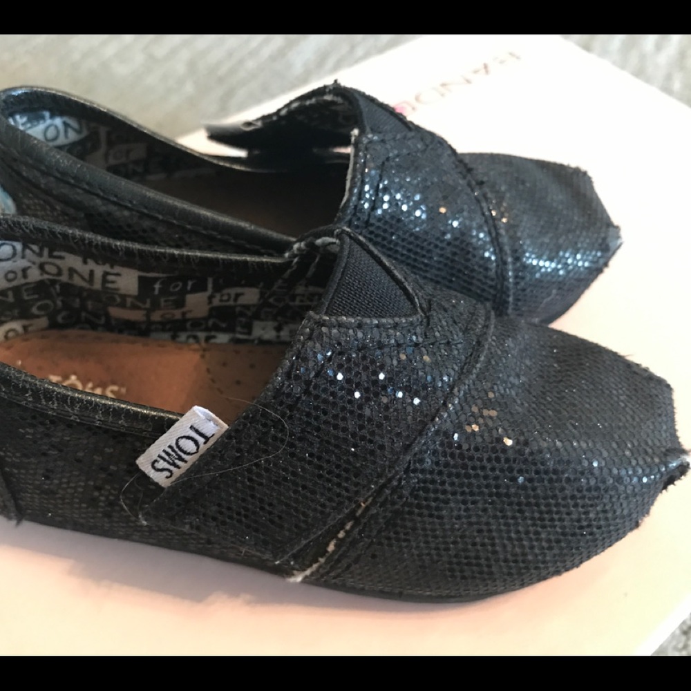 Toms black shoes