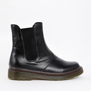 NWOT Doc Martins Style Chunky Black Chelsea Boots