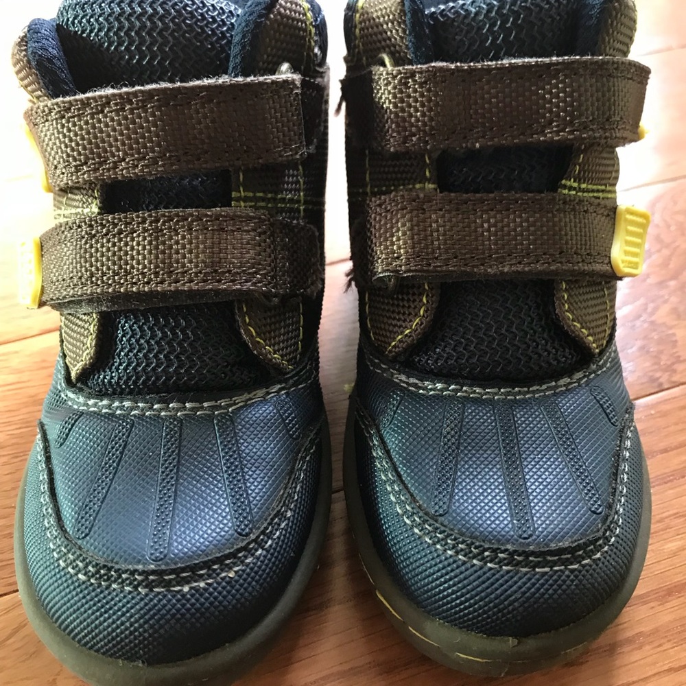 Oshkosh B’gosh, baby Size 7 Boot