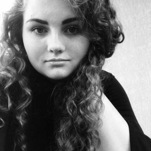 Meet your Posher, Sarah - Picture 1 of 1