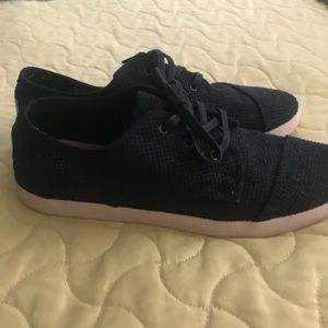 Black mesh TOMS women’s 11