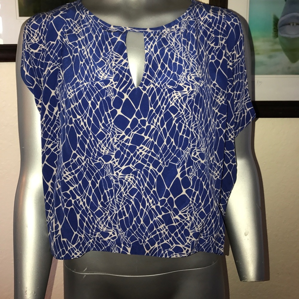 Postella medium royal and white short top