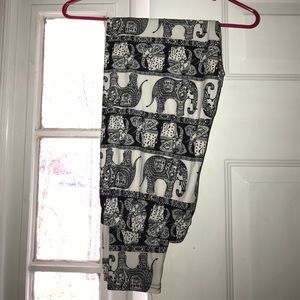 Curvy Honey & Lace Elephant Leggings