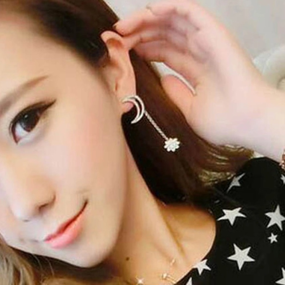 Asymmetrical Moon and Star Earrings - Picture 3 of 4