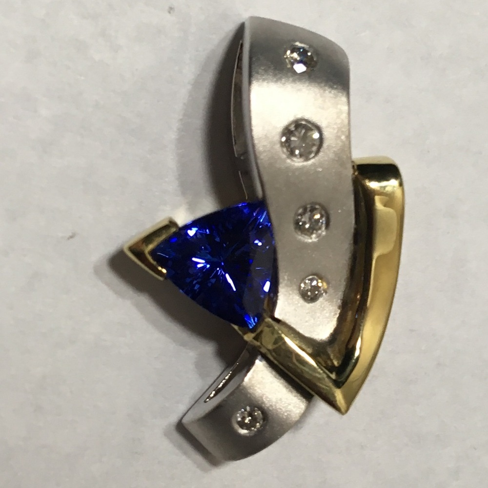 18k Two Tone Modern Tanzanite Diamond Pendant