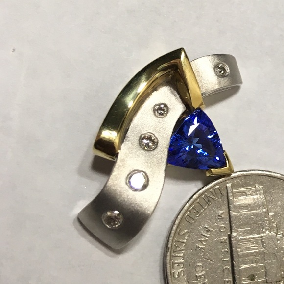 18k Two Tone Modern Tanzanite Diamond Pendant