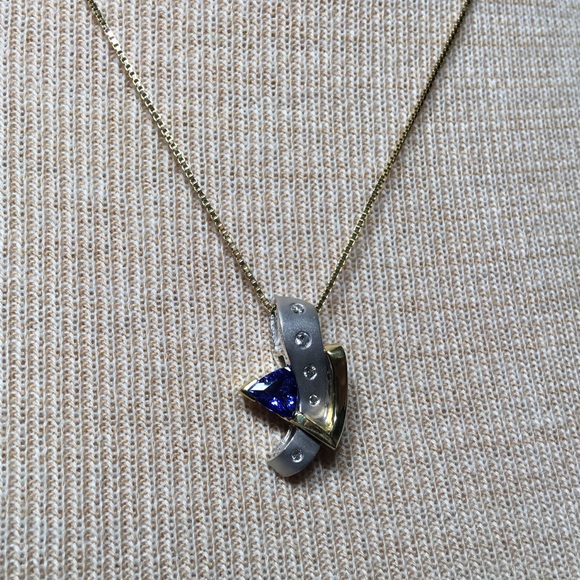 18k Two Tone Modern Tanzanite Diamond Pendant
