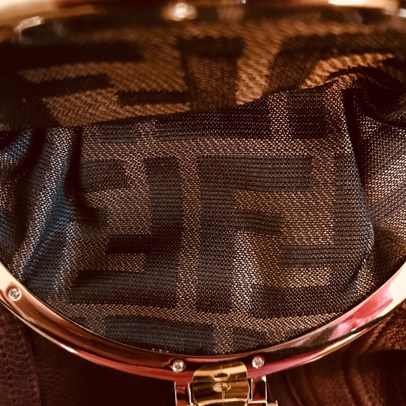 🔴💯🔥WEEKEND SPECIAL. FENDI SPY BAG - Picture 3 of 8