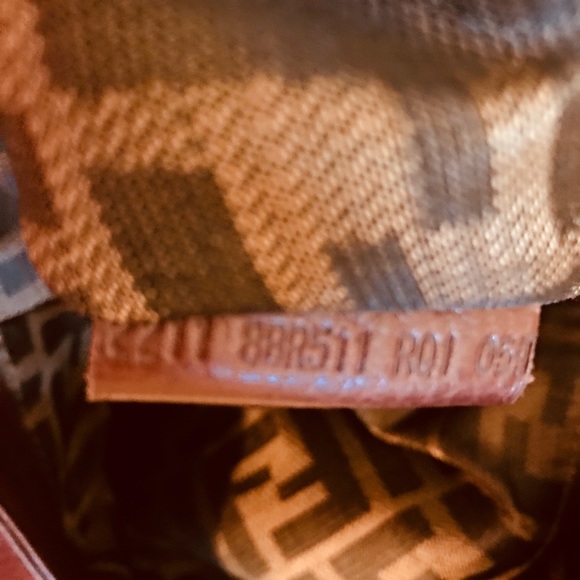 🔴💯🔥WEEKEND SPECIAL. FENDI SPY BAG - Picture 6 of 8