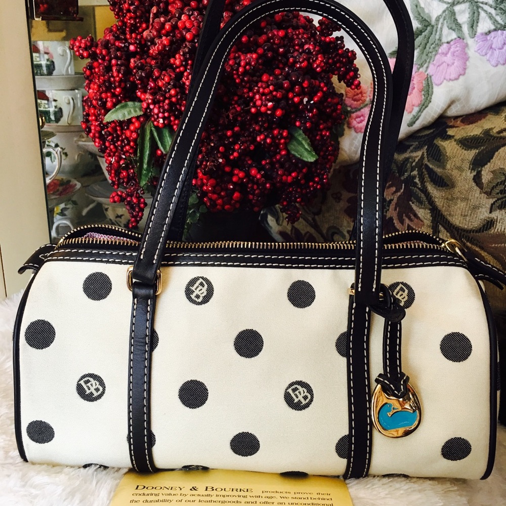 💕Dooney & Bourke Barrel Bag - Picture 2 of 8