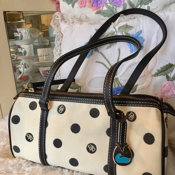 💕Dooney & Bourke Barrel Bag - Picture 3 of 8