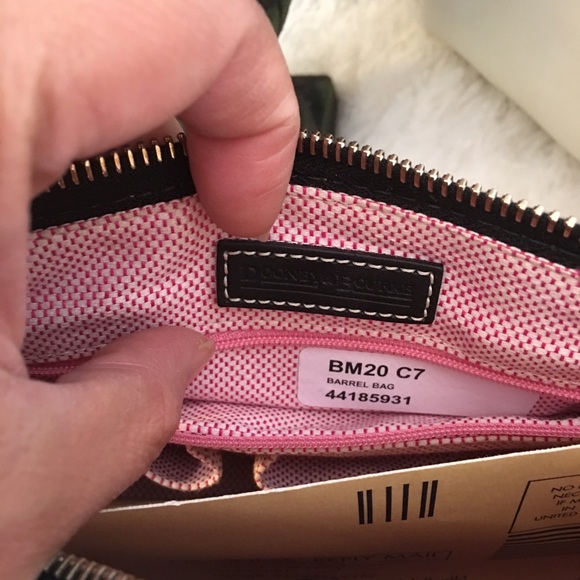 💕Dooney & Bourke Barrel Bag - Picture 4 of 8