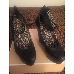 Black 5 1/2 inch platform wedges