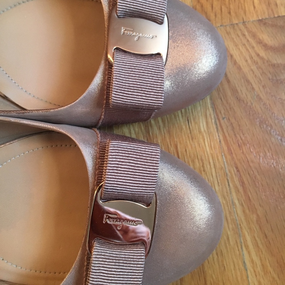 Ferragamo Varina flats in rose gold