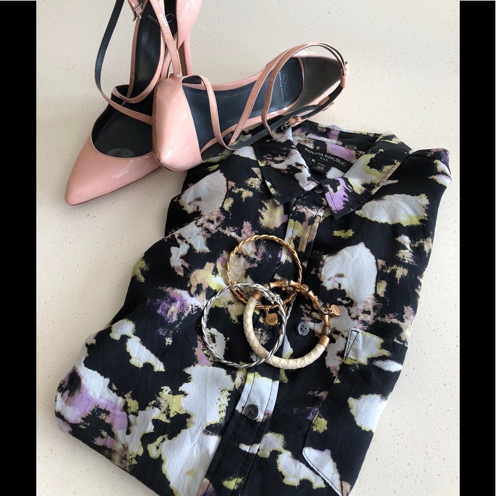 Banana Republic XS Button down 100% silk.