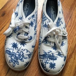Limited Edition Hollister Keds - Size 8