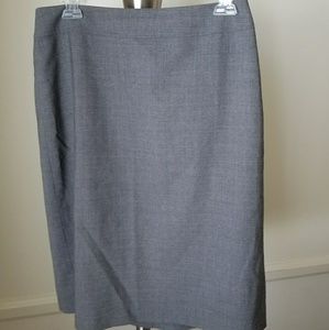 Ann Taylor Gray Pencil Skirt - Sz 6 EUC