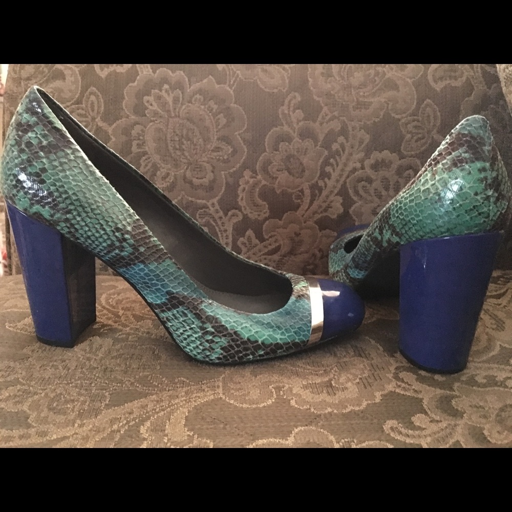 Chic Calvin Klein Pumps!