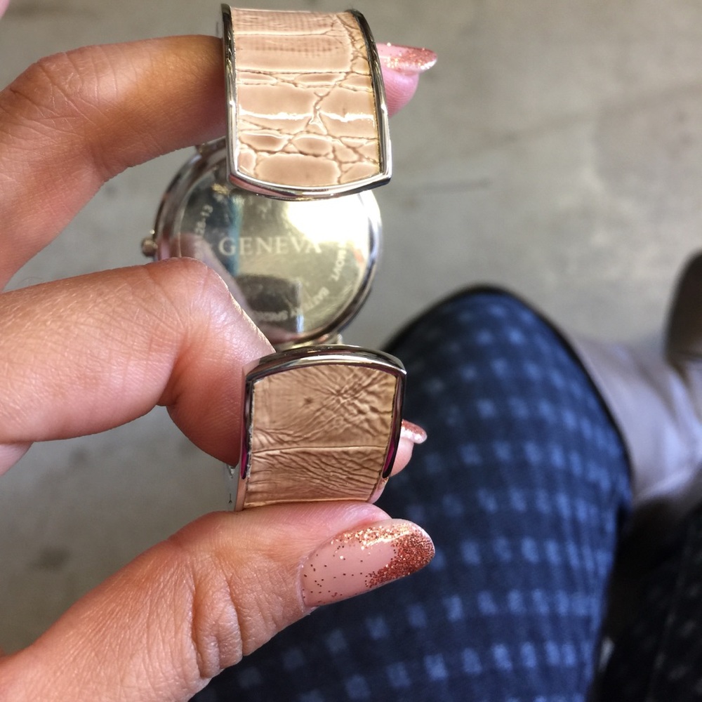 Women’s watch - Picture 2 of 2