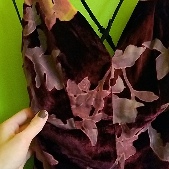 BNWT Velvet cutout romper - Picture 2 of 8