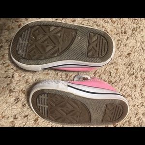 Size 3 pink toddler converse