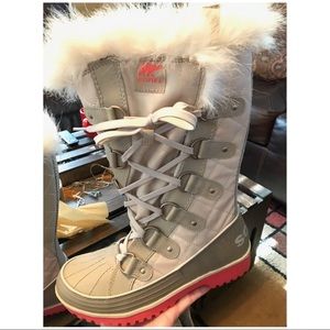 Sorel - Sz7 BRAND NEW Waterproof Winter Boot