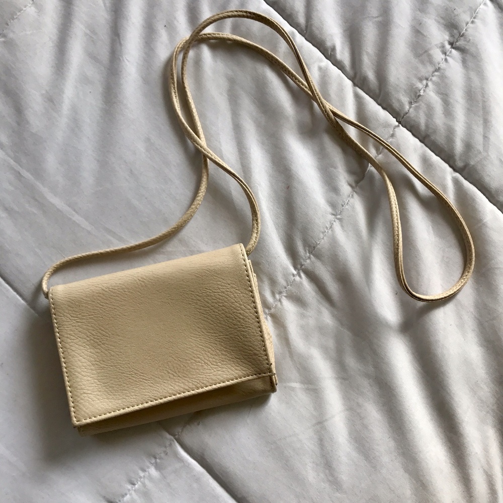 🛑SOLD OTHER PLATFORM🛑 Cream Long Strap Purse