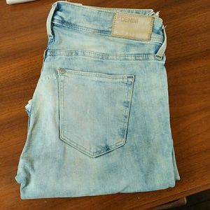 Stretchy skinny shredded H&M jeans