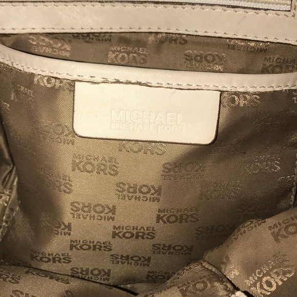 ✨Authentic Michael Kors handbag✨ - Picture 7 of 7