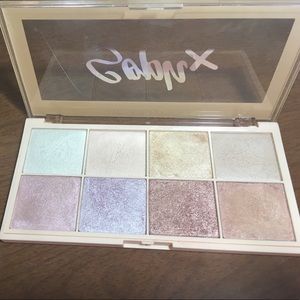 Makeup Revolution Sophdoesnails highlight palette