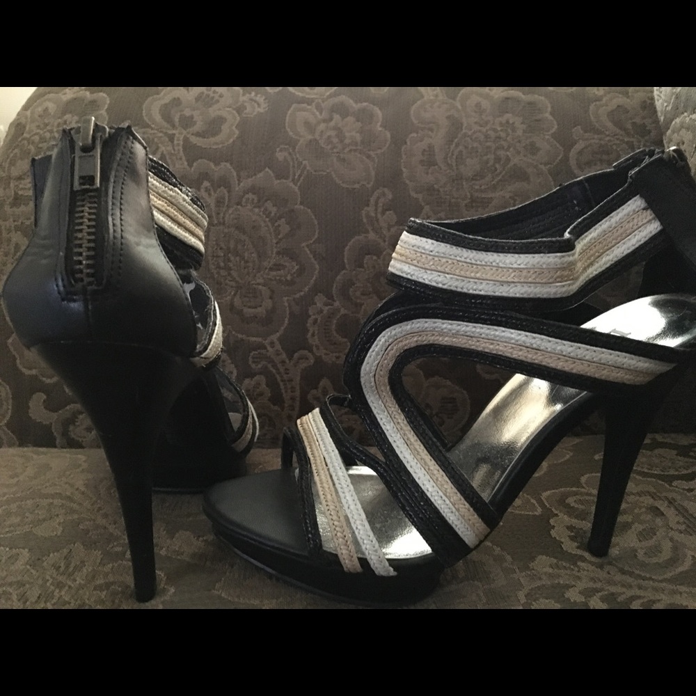 Sexy Strappy Sandal!