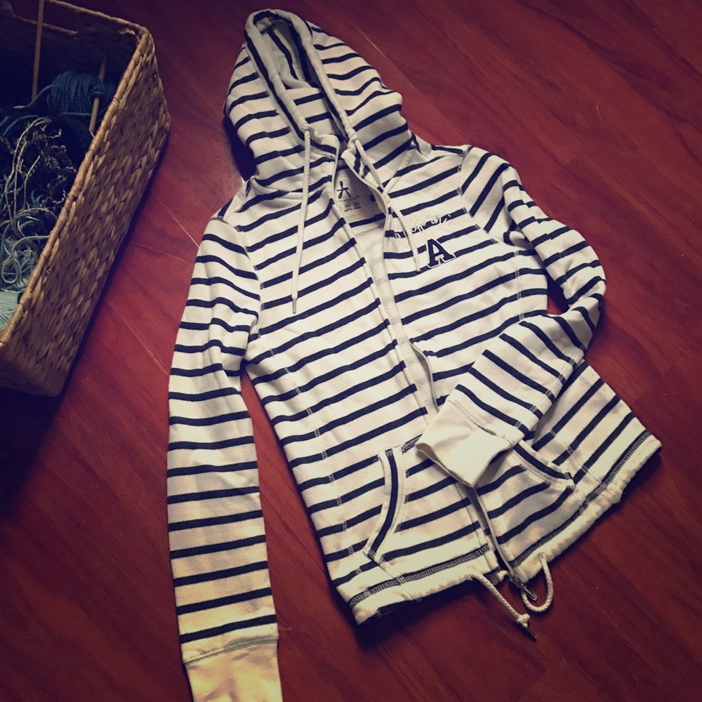 Hoodie Athmosphere woman. Blue and white stripes