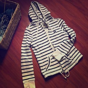 Hoodie Athmosphere woman. Blue and white stripes