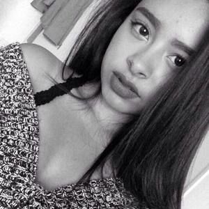 Meet your Posher, Adriana