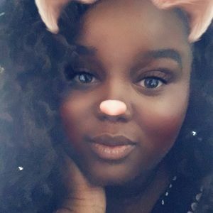 Meet your Posher, Dina