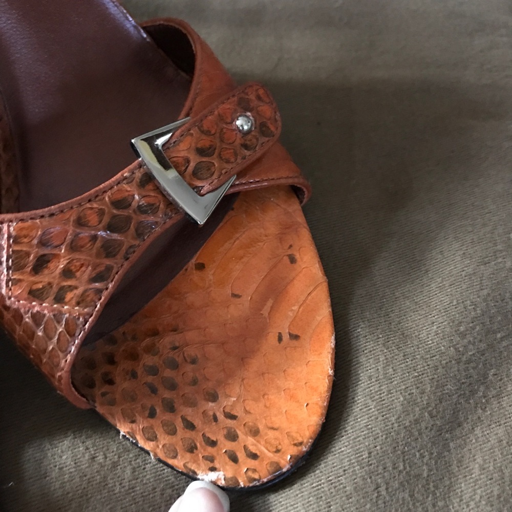 BCBG MAXAZRIA PUMP - Picture 7 of 7