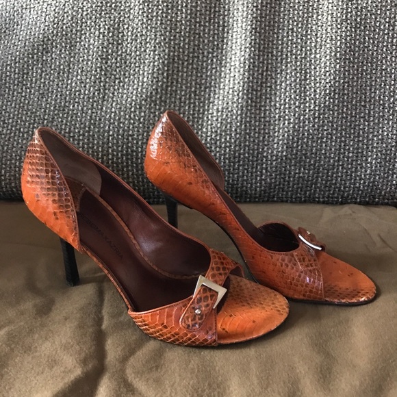 BCBG MAXAZRIA PUMP - Picture 2 of 7