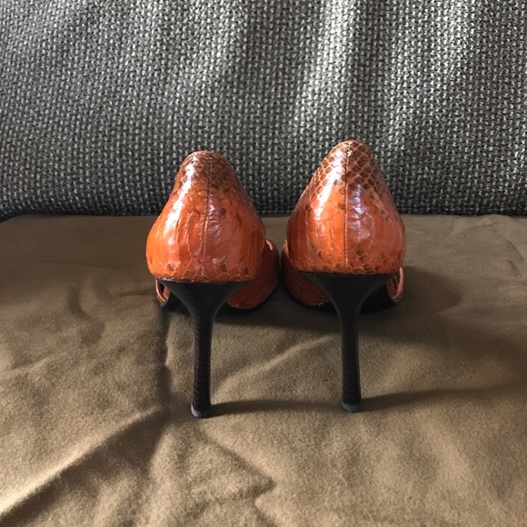 BCBG MAXAZRIA PUMP - Picture 5 of 7