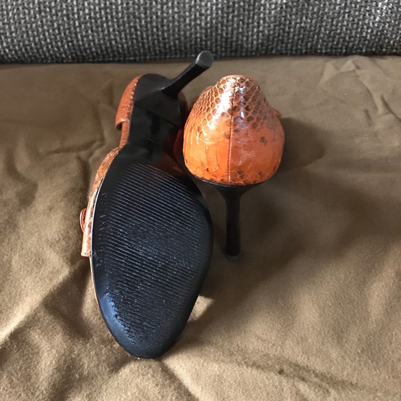 BCBG MAXAZRIA PUMP - Picture 6 of 7