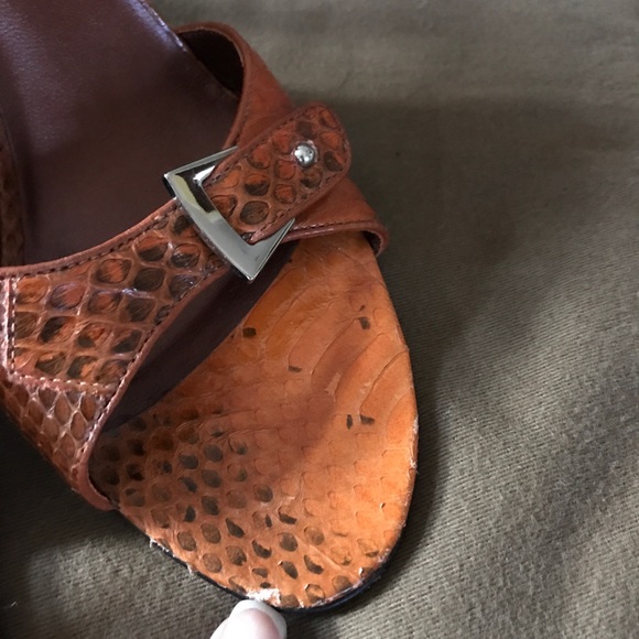 BCBG MAXAZRIA PUMP - Picture 7 of 7