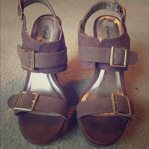 NWOT Brown wedge sandal. - Picture 1 of 5