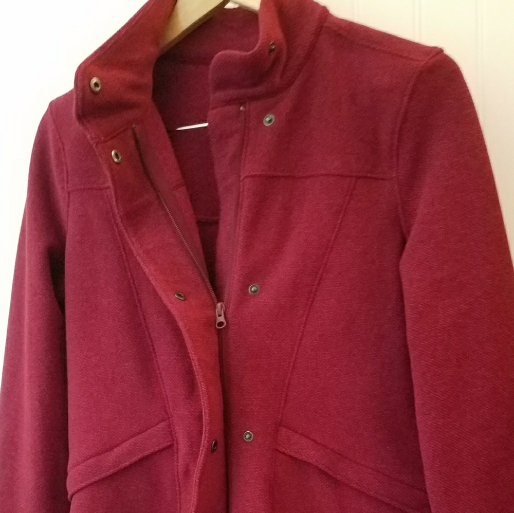 MOUNTAIN HARD WEAR RED MEDIUM JACKET